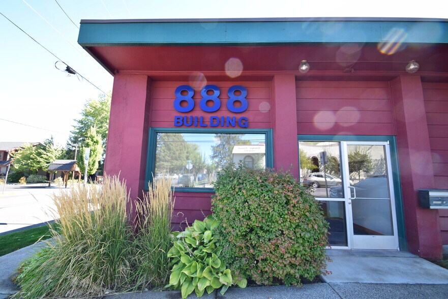 888 NW Hill St, Bend, OR à louer - Photo de l’immeuble – Image 2 sur 19