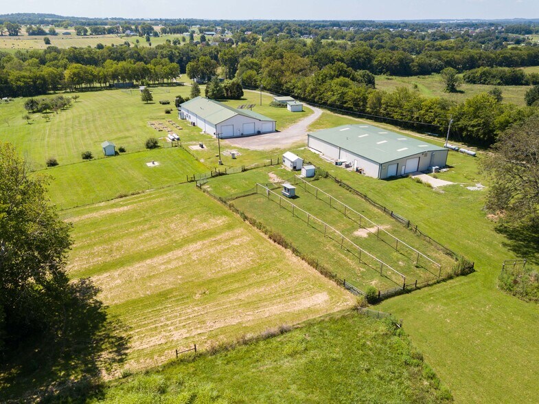 1201 Old Hopewell Rd, Castalian Springs, TN à vendre - Photo de l’immeuble – Image 1 sur 63