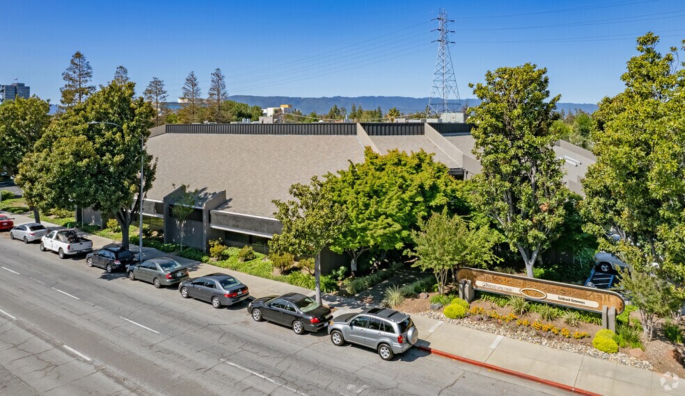 1475 S Bascom Ave, Campbell, CA à louer - Photo de l’immeuble – Image 3 sur 6