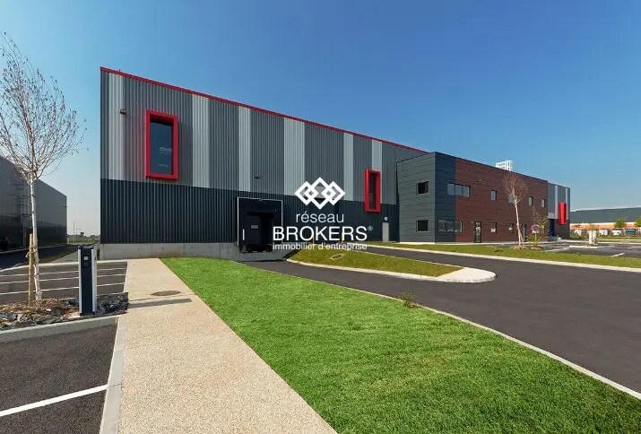 Industriel/Logistique dans Le Thillay à louer Photo de l’immeuble– Image 1 sur 5