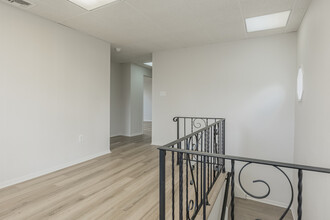 100 E Carver St, Huntington, NY à louer Photo de l’immeuble– Image 1 sur 6