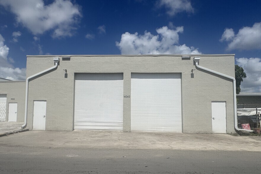 RARE South FL Warehouse Building Sale/Le portefeuille de 4 biens à vendre sur LoopNet.fr - Photo principale – Image 2 sur 4
