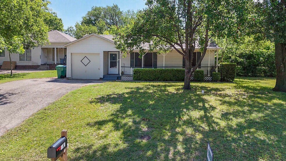 2011 N Elm St, Denton, TX à vendre - Photo de l’immeuble – Image 3 sur 8