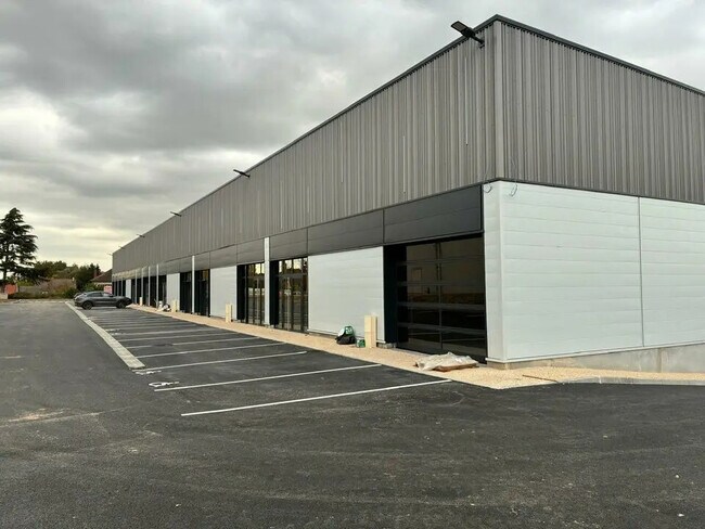 Plus de détails pour Local commercial à louer