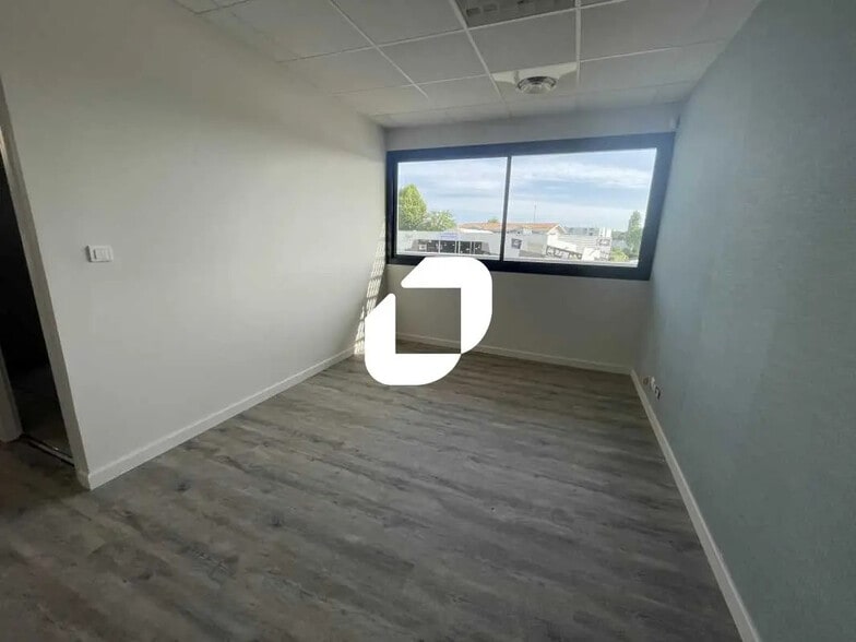 Bureau dans La Teste-de-Buch à louer - Photo de l’immeuble – Image 3 sur 7