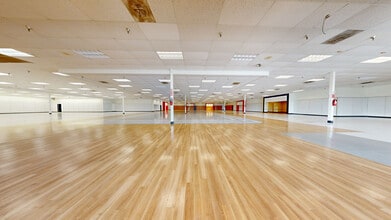 801 W Lake Ave, Peoria, IL à louer Numérisation 3D Matterport– Image 1 sur 7