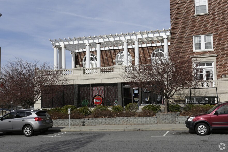 1 Battle Sq, Asheville, NC à louer - Photo de l’immeuble – Image 1 sur 6