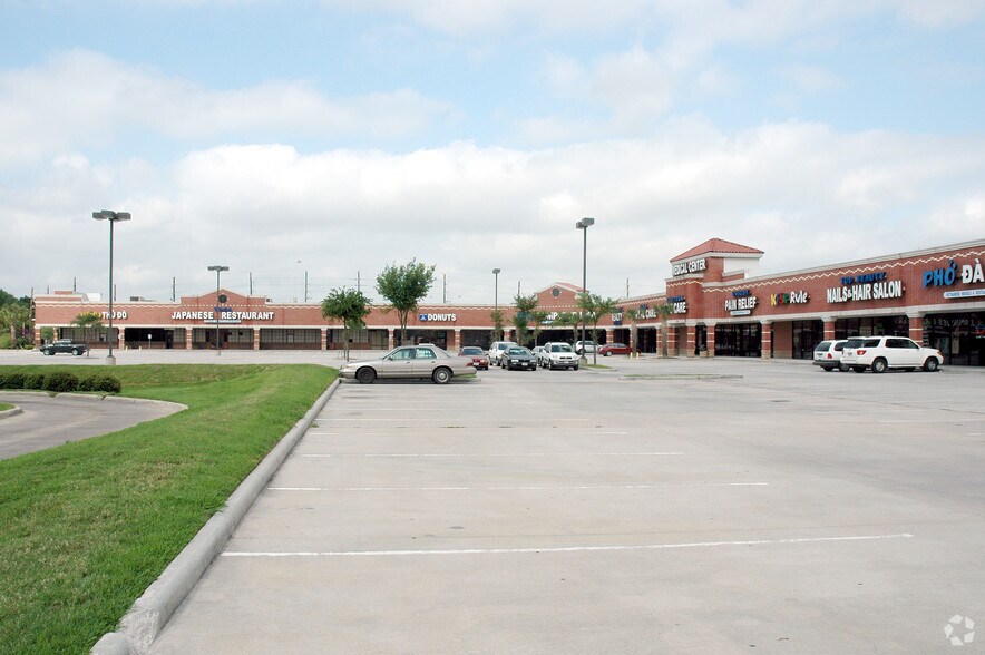 7758 W Tidwell Rd, Houston, TX à louer - Photo de l’immeuble – Image 3 sur 11