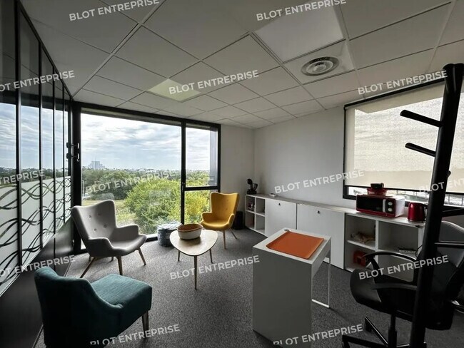 Plus de détails pour Bureau à louer