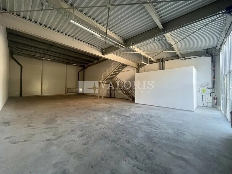 Industriel/Logistique dans La Ciotat à louer - Photo de l’immeuble – Image 3 sur 13