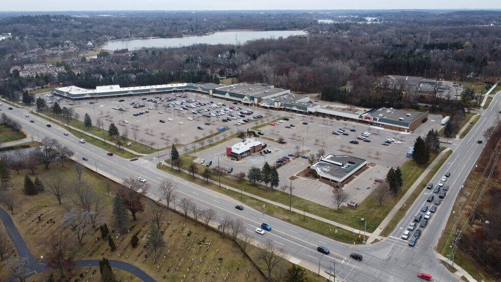 7071-7153 Dixie Hwy, Village of Clarkston, MI à louer - Photo de l’immeuble – Image 2 sur 5