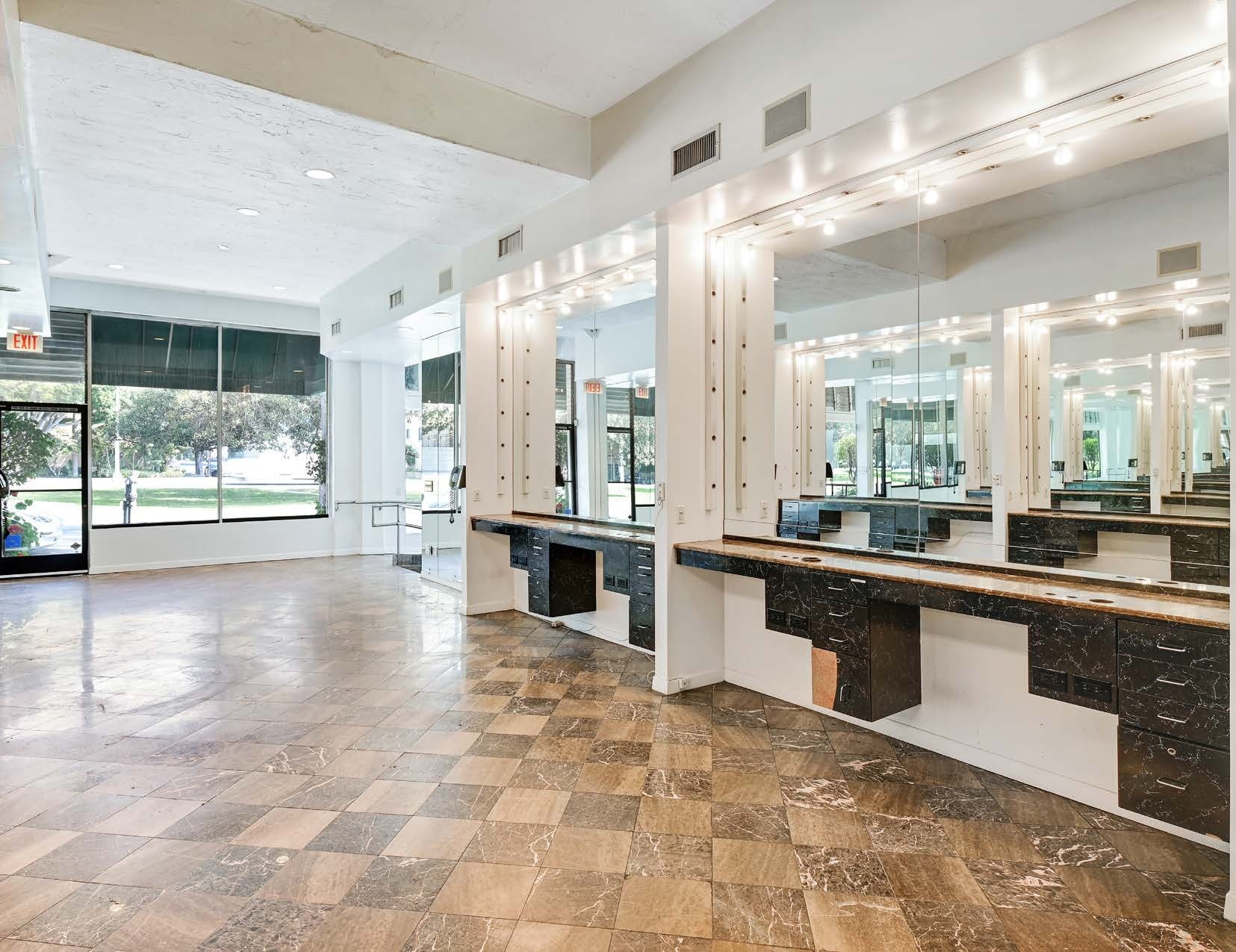 9032-9040 Burton Way, Beverly Hills, CA à louer Photo intérieure– Image 1 sur 3