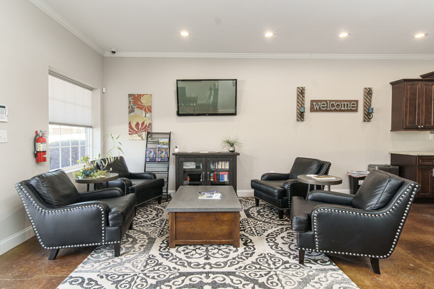 3844 Clemmons Rd, Clemmons, NC à louer - Photo de l’immeuble – Image 2 sur 32