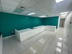 10720 W Flagler St, Miami, FL à louer Photo intérieure– Image 1 sur 8