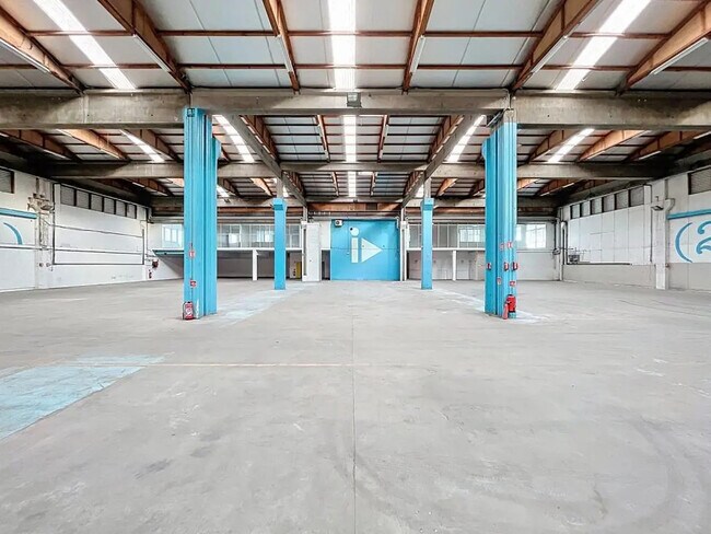 Plus de détails pour 9 Rue Du Dauphiné, Saint-Priest - Différents types d’espaces à louer