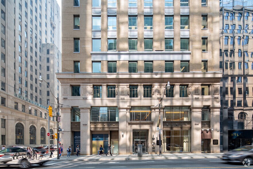 330 Bay St, Toronto, ON à louer - Photo de l’immeuble – Image 3 sur 6