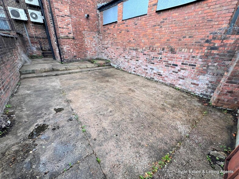 181 Monton Rd, Manchester à louer - Photo de l’immeuble – Image 3 sur 5