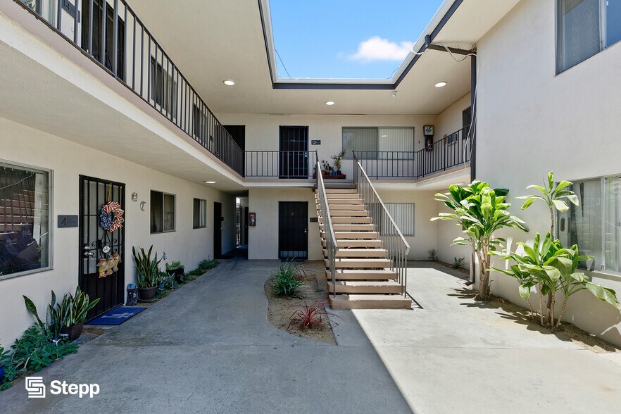140 E Spring St, Long Beach, CA à vendre - Photo de l’immeuble – Image 2 sur 14