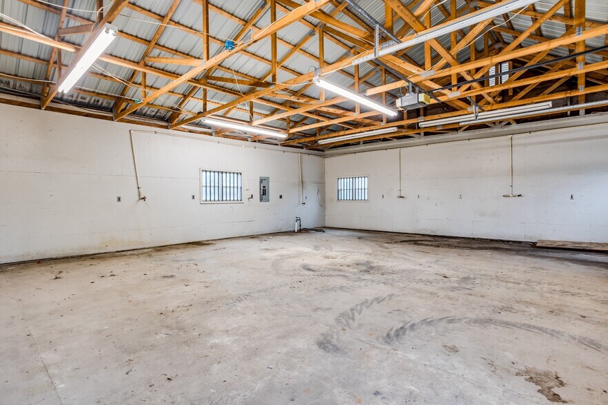 210 W Dean St, Burrton, KS à vendre - Photo de l’immeuble – Image 2 sur 4