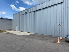 9-13 Rue De Bourgogne, Saint-Priest à louer Photo intérieure– Image 2 sur 8