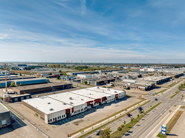 3148-3178 Boul Industriel, Laval, QC à louer - Photo de l’immeuble – Image 2 sur 12