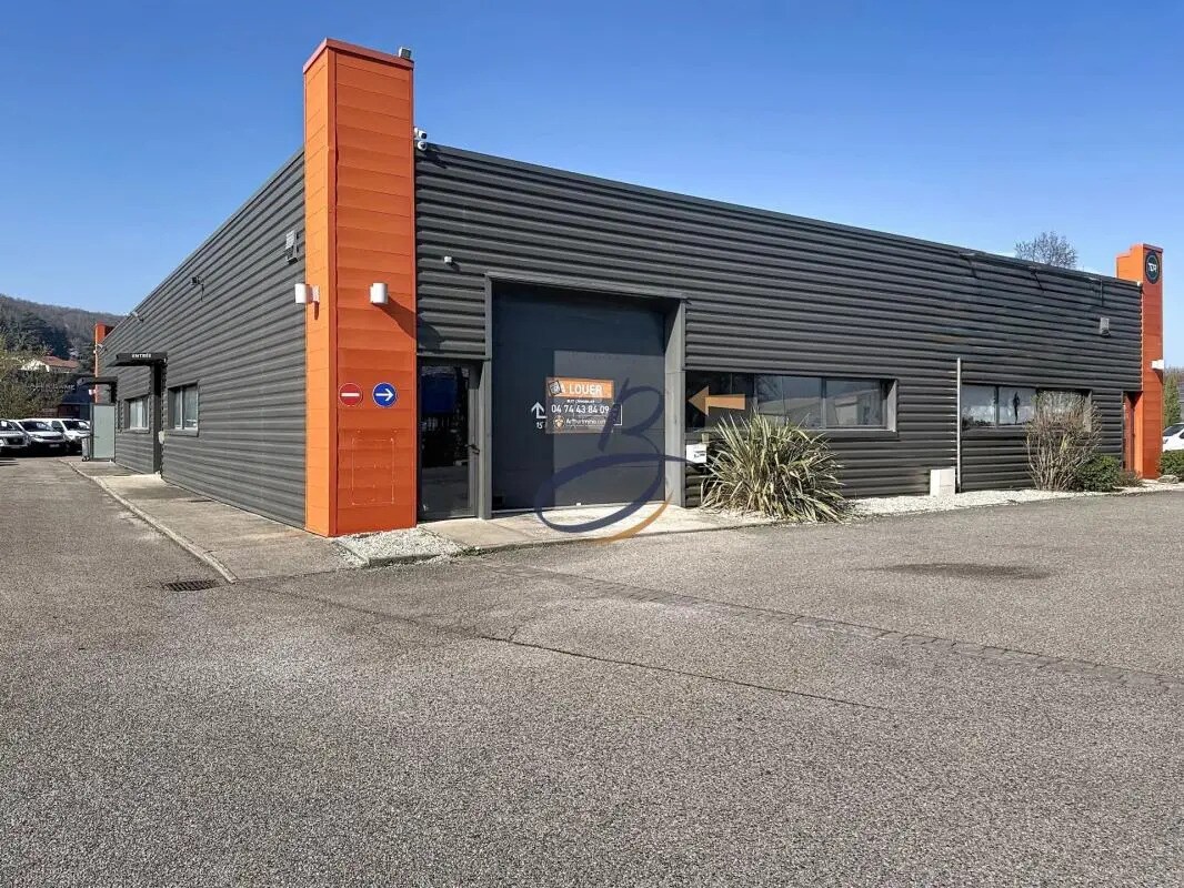 Local d’activités dans Bourgoin-Jallieu à louer Photo de l’immeuble– Image 1 sur 13