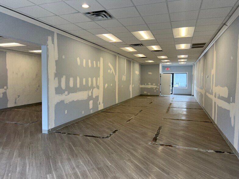 683 Westwood Ave, River Vale, NJ à louer - Photo de l’immeuble – Image 2 sur 21