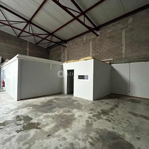 Local d'activités dans  à vendre - Photo intérieure – Image 1 sur 5
