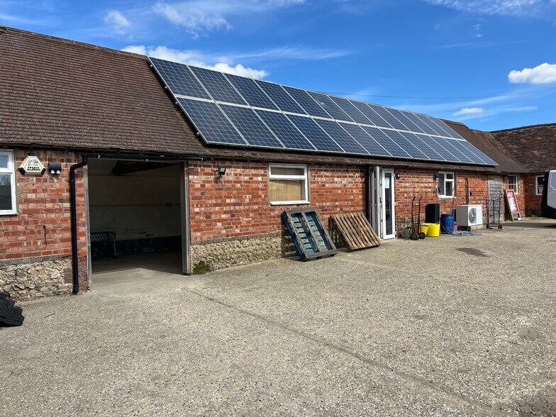 Hurston Ln, Storrington à louer - Photo principale – Image 1 sur 2