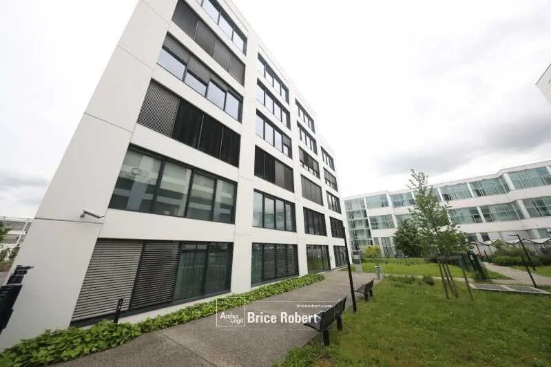 Bureau dans Vaulx-en-Velin à louer - Photo de l’immeuble – Image 2 sur 8