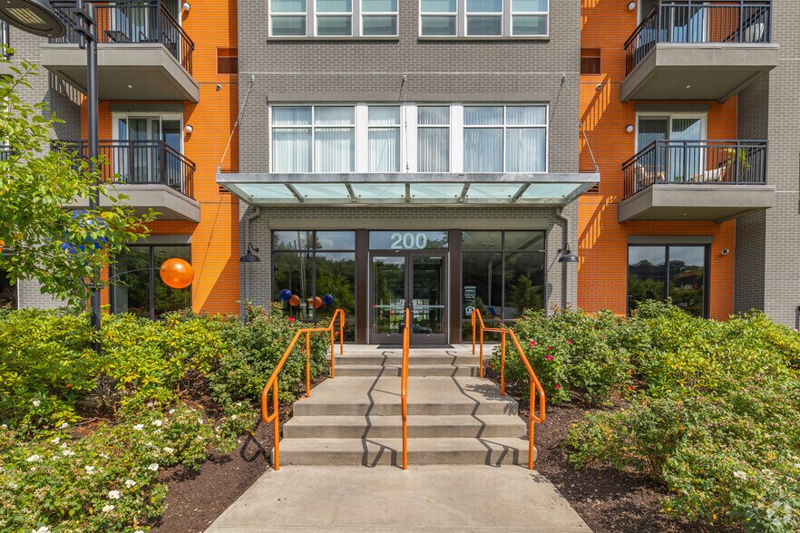 150 Glover Ave, Norwalk, CT à louer - Photo de l’immeuble – Image 3 sur 55