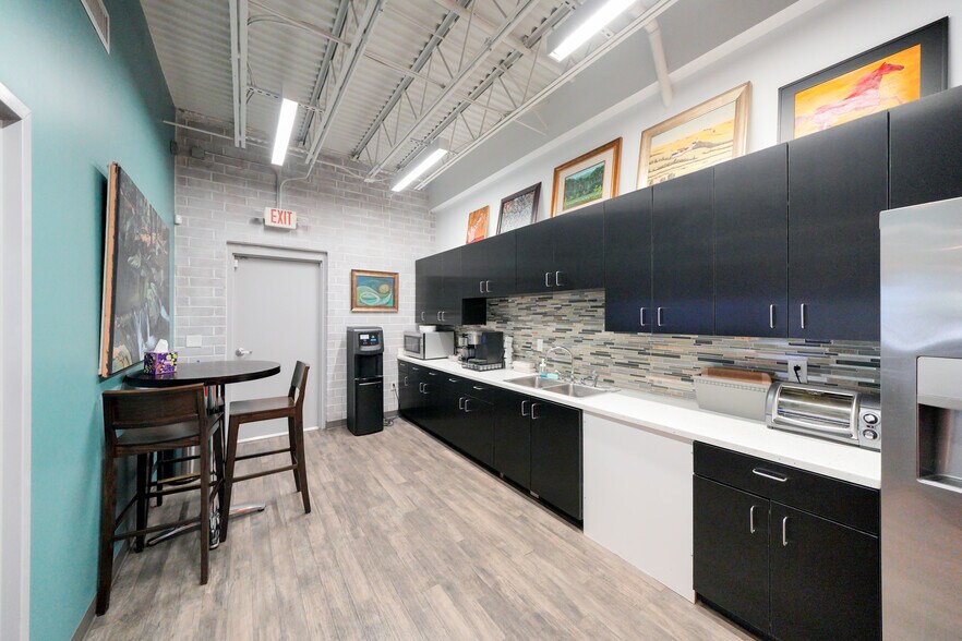 4534 Old Pineville Rd, Charlotte, NC à louer - Photo de l’immeuble – Image 2 sur 8