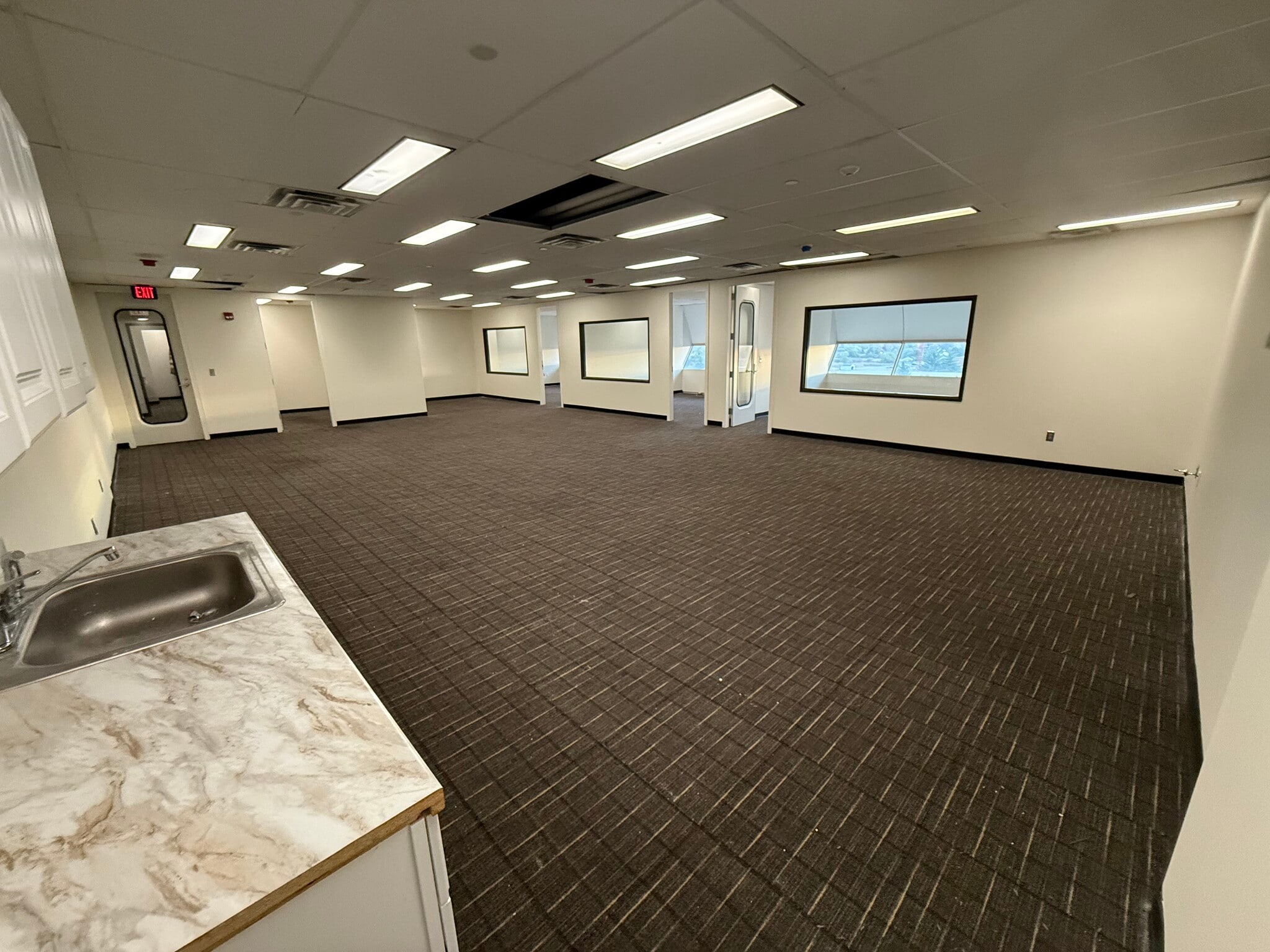 18000 W 9 Mile Rd, Southfield, MI à louer Photo intérieure– Image 1 sur 1