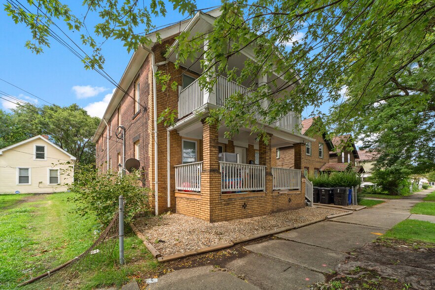 1386 E 43rd St, Cleveland, OH à vendre - Photo de l’immeuble – Image 3 sur 25