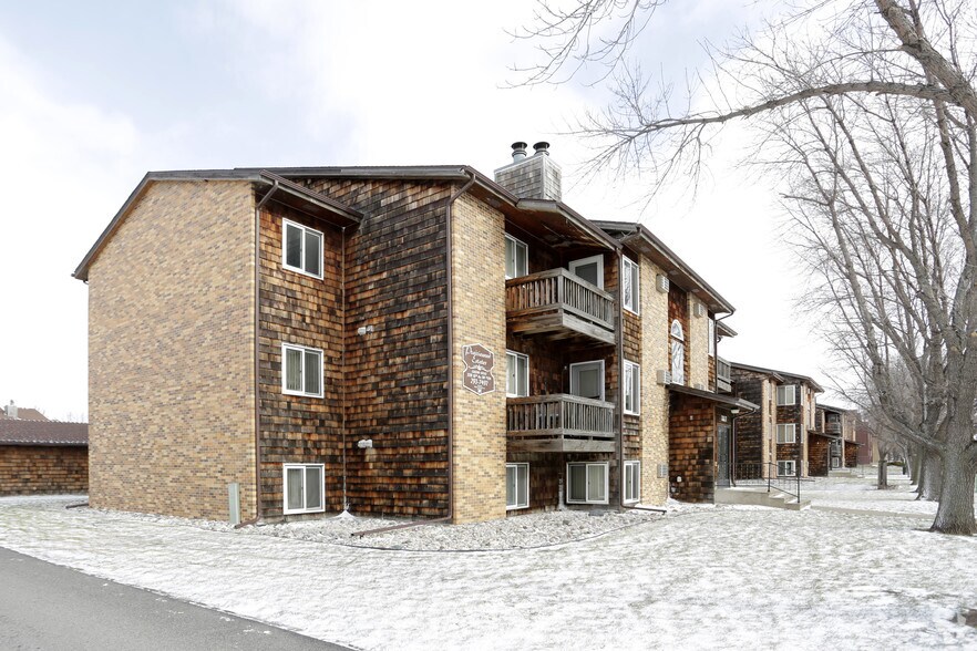 3301-3318 16th Ave SW, Fargo, ND à vendre - Photo principale – Image 1 sur 41
