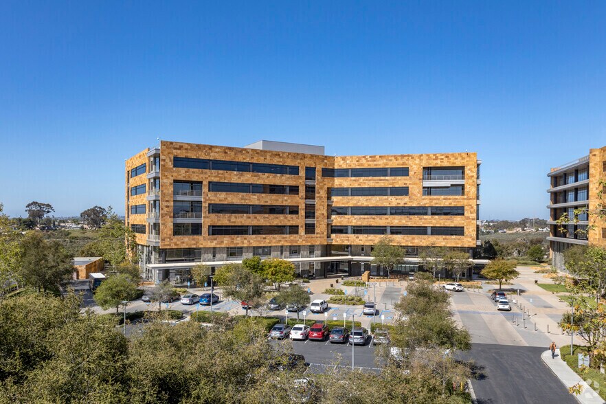 5887 Copley Dr, San Diego, CA à louer - Photo principale – Image 1 sur 6