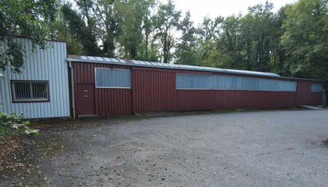 Plus de détails pour Local d'activités à louer