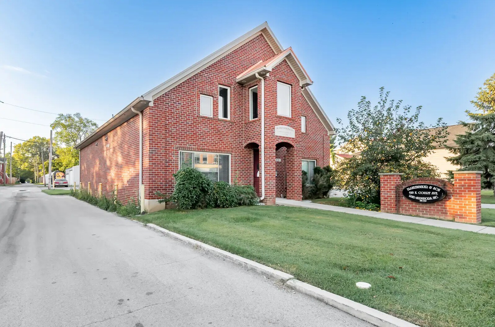 618 E Court Ave, Jeffersonville, IN à louer Photo principale– Image 1 sur 13