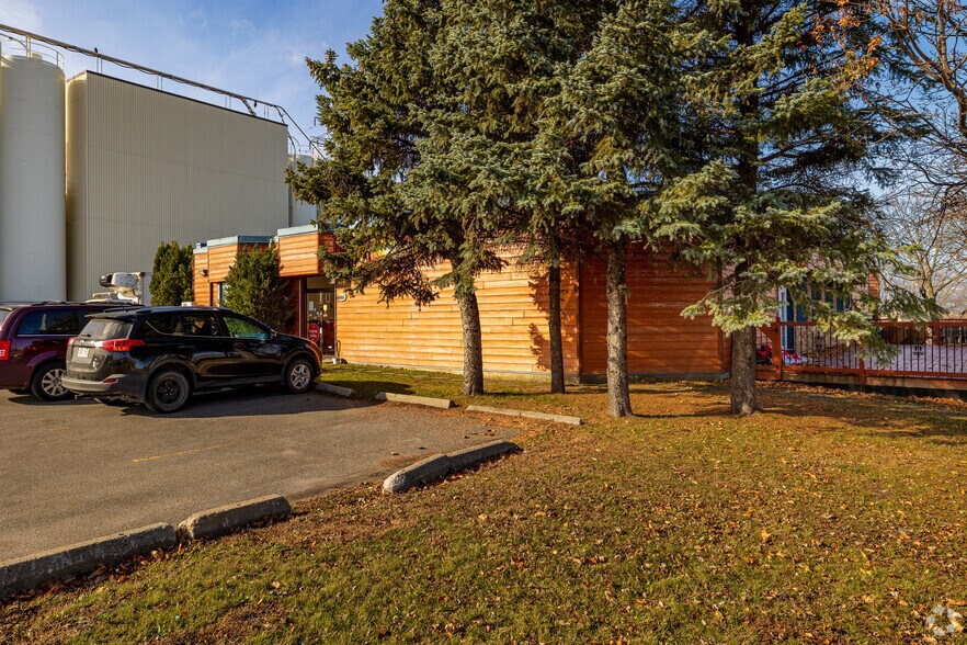 7985 Av Marco-Polo, Montréal, QC à vendre - Photo de l’immeuble – Image 3 sur 4