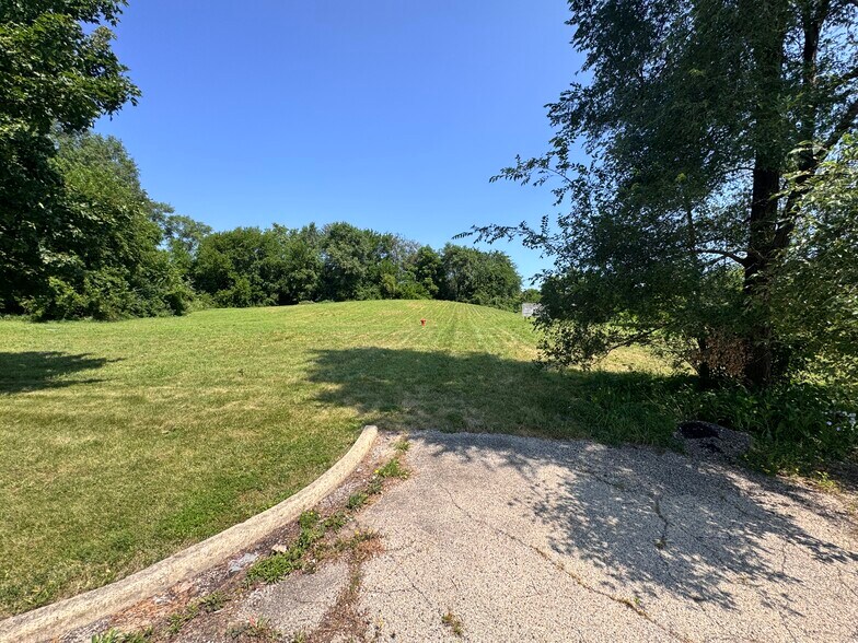 1120 W Spring St, South Elgin, IL à vendre - Photo de l’immeuble – Image 3 sur 10
