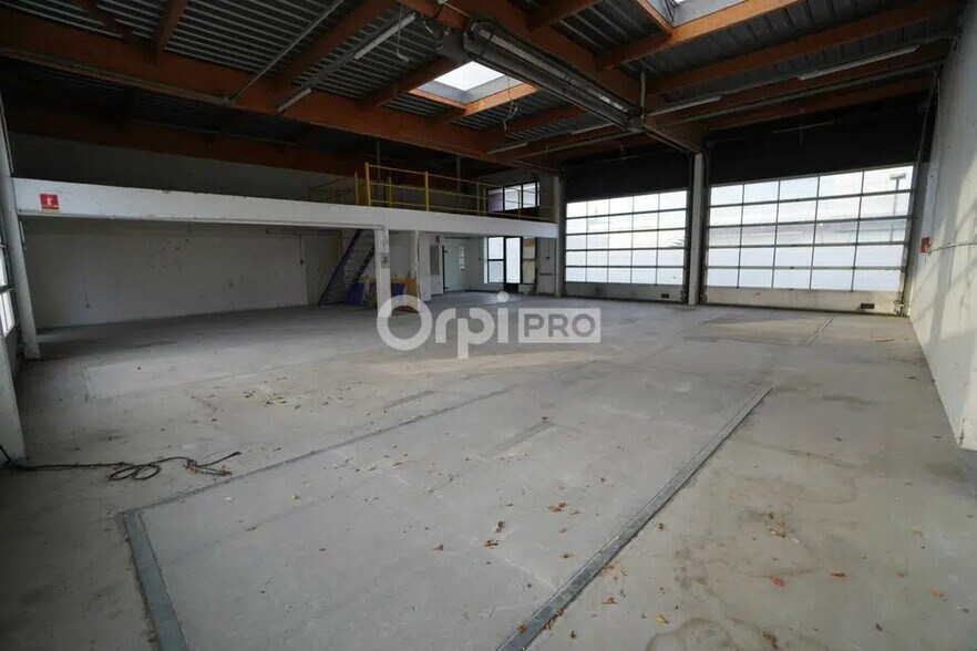 Local d’activités dans Marsannay-la-Côte à louer - Photo de l’immeuble – Image 1 sur 3