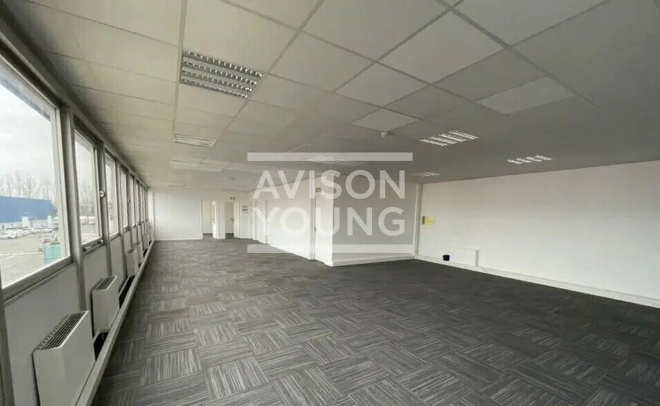 Local d’activités dans Antony à louer - Photo de l’immeuble – Image 3 sur 3