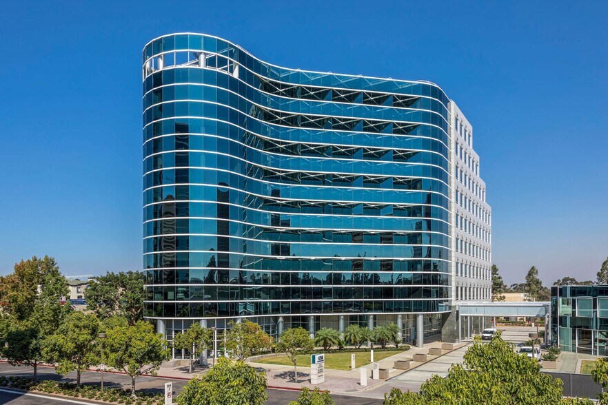 4270 Executive Sq, La Jolla, CA à louer - Photo de l’immeuble – Image 3 sur 7
