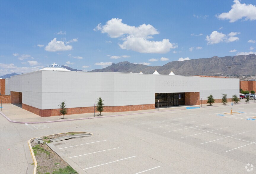 750 Sunland Park Dr, El Paso, TX à louer - Photo de l’immeuble – Image 1 sur 8