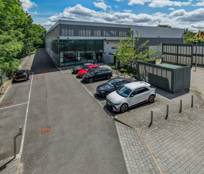 Boundary Way, Hemel Hempstead à vendre - Photo de l’immeuble – Image 3 sur 10