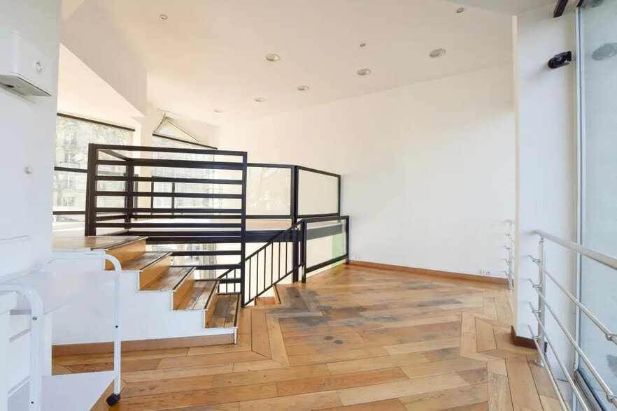 Local commercial dans Paris à louer - Photo de l’immeuble – Image 3 sur 7