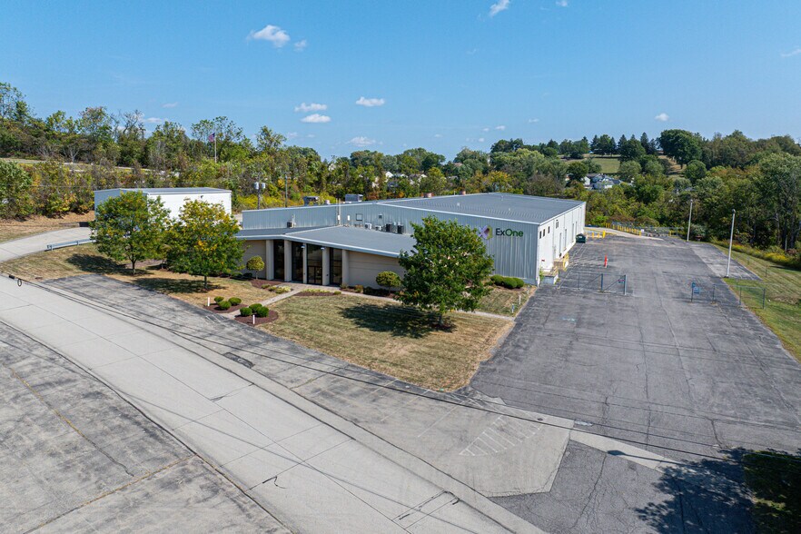 127 Industry Blvd, North Huntingdon, PA à louer - Photo de l’immeuble – Image 2 sur 9