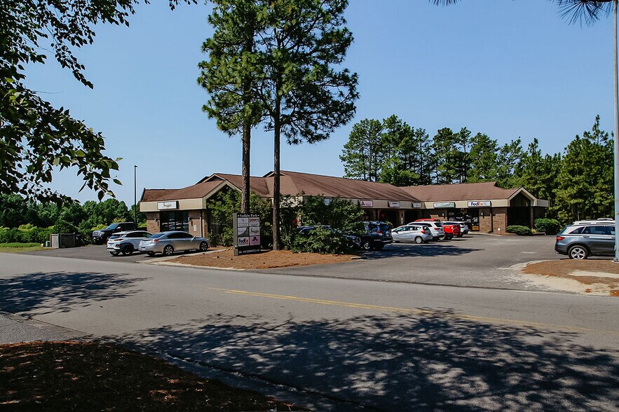 206-216 Commerce Ave, Southern Pines, NC à louer - Photo de l’immeuble – Image 2 sur 11