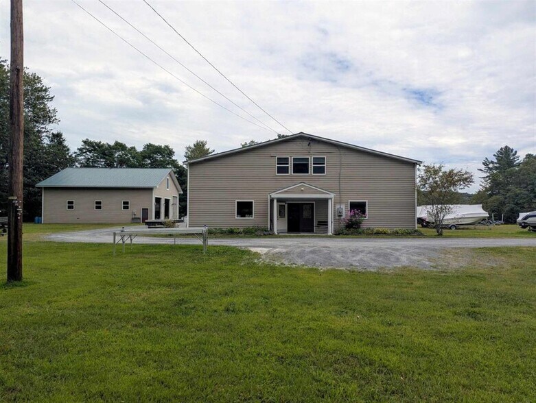225 Missing Link Rd, Bellows Falls, VT à vendre - Photo de l’immeuble – Image 2 sur 21