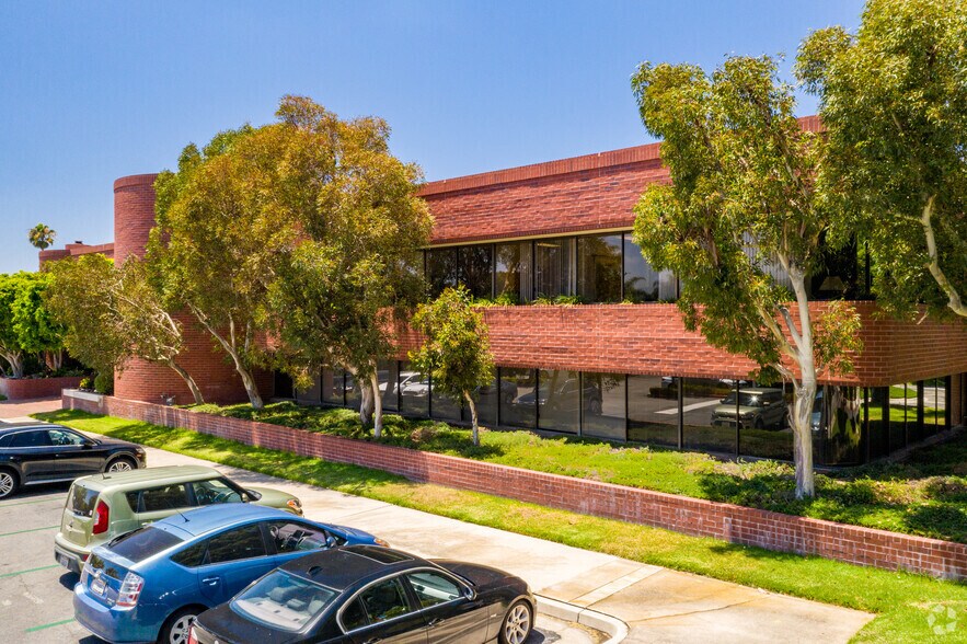 4 Corporate Plaza Dr, Newport Beach, CA à louer - Photo de l’immeuble – Image 3 sur 4